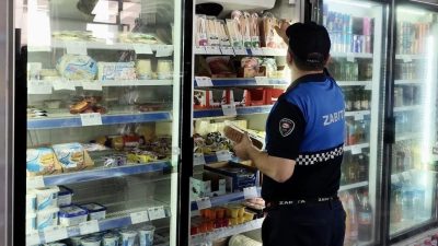 Körfez Belediyesi Zabıta Müdürlüğü ekipleri, halk sağlığı ve tüketici haklarının