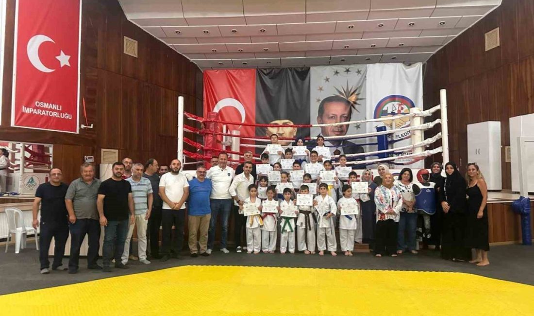 Körfez’de spor okulları yıl boyunca hizmet veriyor Yaz dönemi kursları devam eden Körfez Belediyesi Spor Okulları’nda çocuklar,