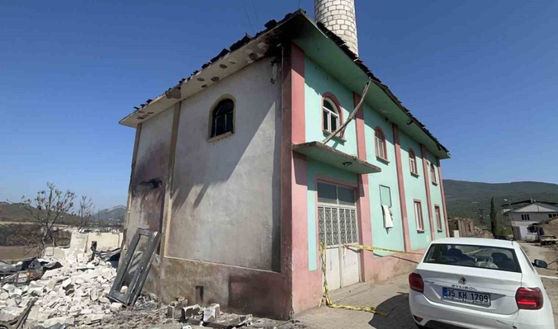 Köy kül oldu, caminin içi sağlam kaldı Bilecik’te çıkan orman yangınlarında kül olan Kaşıkçı köyünün camisinin içine