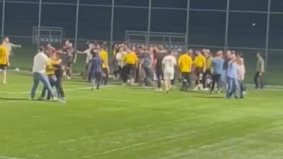 Bolu’da 68 köyün katıldığı turnuva maçında kavga çıktı. Yumrukların havada