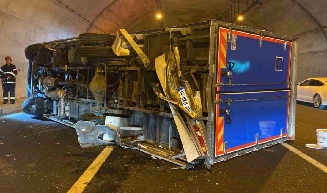 Kuzey Marmara Otoyolu’nda tünel içinde kaza: 1’i çocuk 3 yaralı Kuzey Marmara Otoyolu’nun Kocaeli geçişinde, tünel içerisinde kamyonet ile otomobilin