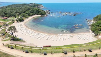 Kandıra’da bulunan Miço Koyu Kadınlar Plajı, doğayla iç içe konumu