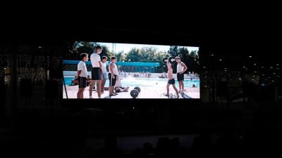 İzmit Milli İrade Meydanı’nda düzenlenen açık hava sineması “Cep Herkülü: