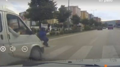 Kastamonu’da yaya geçidinden karşıya geçmek isteyen kadın minibüsün çarpması neticesinde