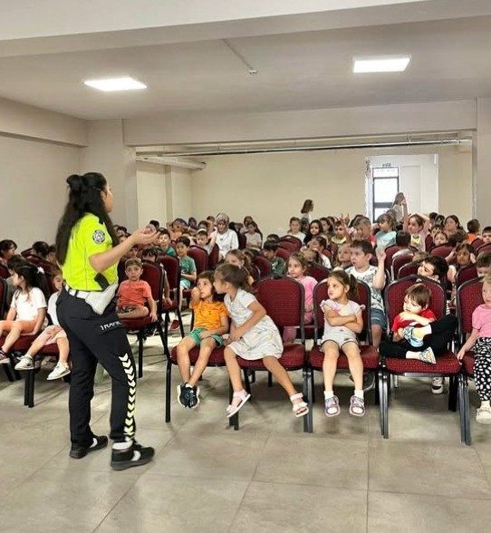 Minik adımlarla güvenli yarınlara Bilecik “Trafik Dedektifleri” projesi kapsamında Kur’an kursu öğrencilerine yönelik trafik