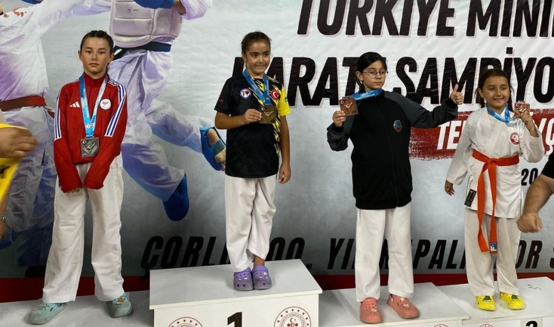 DÜZCE(İHA) – Düzceli karateciler Tekirdağ’da düzenlenen şampiyonada 1 gümüş ve