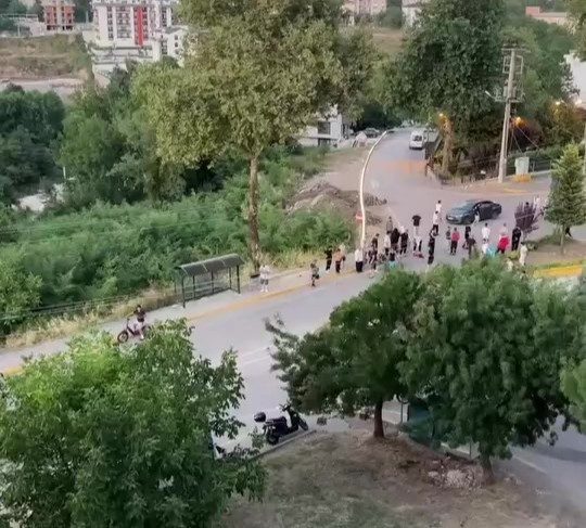 Motosikletin çarptığı 3 yaşındaki çocuk ağır yaralandı Kocaeli’nin Başiskele ilçesinde motosikletin çarptığı 3 yaşındaki çocuk ağır yaralandı.