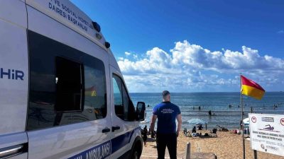 Kocaeli Büyükşehir Belediyesi’nin nakil ambulans ekipleri, deniz sezonunun başlamasıyla birlikte