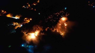 Sakarya’nın Akyazı ilçesinde ormanlık alanda çıkan yangın, ekiplerin ve vatandaşların