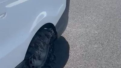 Osmangazi Köprüsü’nde peş peşe giden iki aracın lastikleri patladı. Alınan