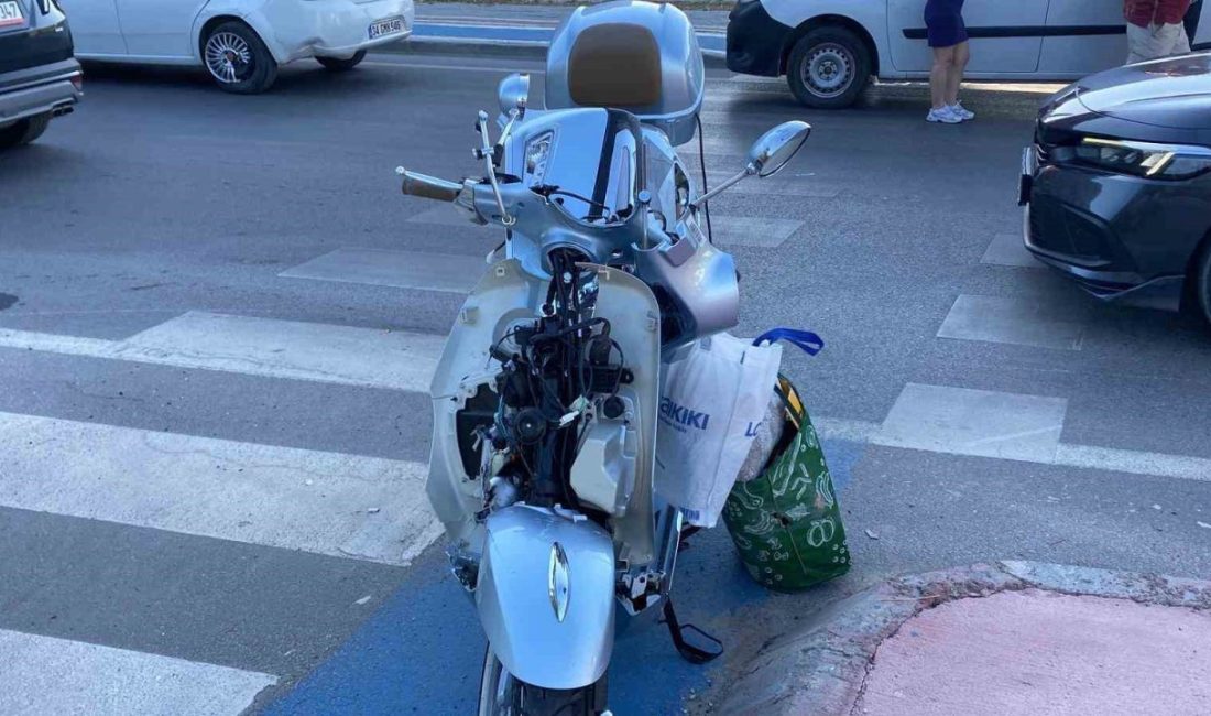 Kocaeli’nin Kartepe ilçesinde otomobil ile çarpışan motosikletin sürücüsü ağır yaralandı.