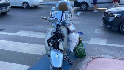 Kocaeli’nin Kartepe ilçesinde otomobil ile çarpışan motosikletin sürücüsü ağır yaralandı.