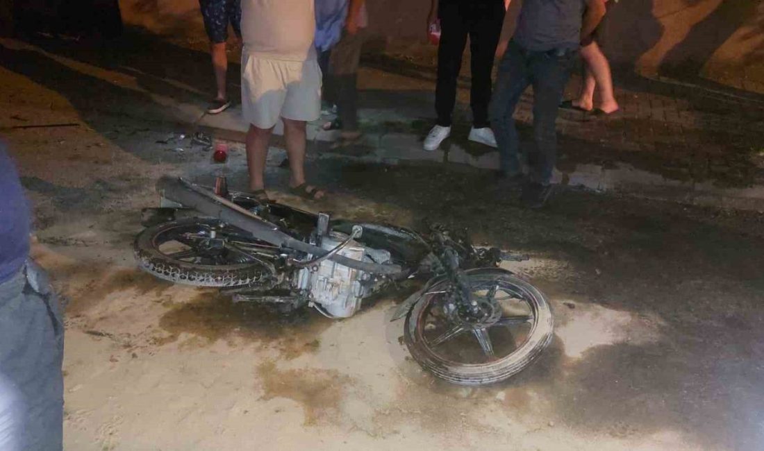 Otomobil ile motosiklet kazasında panik anlar Sakarya’nın Akyazı ilçesinde motosiklet ile otomobilin çarpışması neticesinde 1 kişi