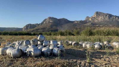 Yangın sonrası alevlerin yaklaşması üzerine boşaltılan Bilecik’in Selçik köyünde, patlama