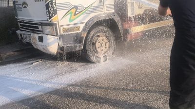 Bilecik’te park halinde iken bir anda yanmaya başlayan kamyonet kısa