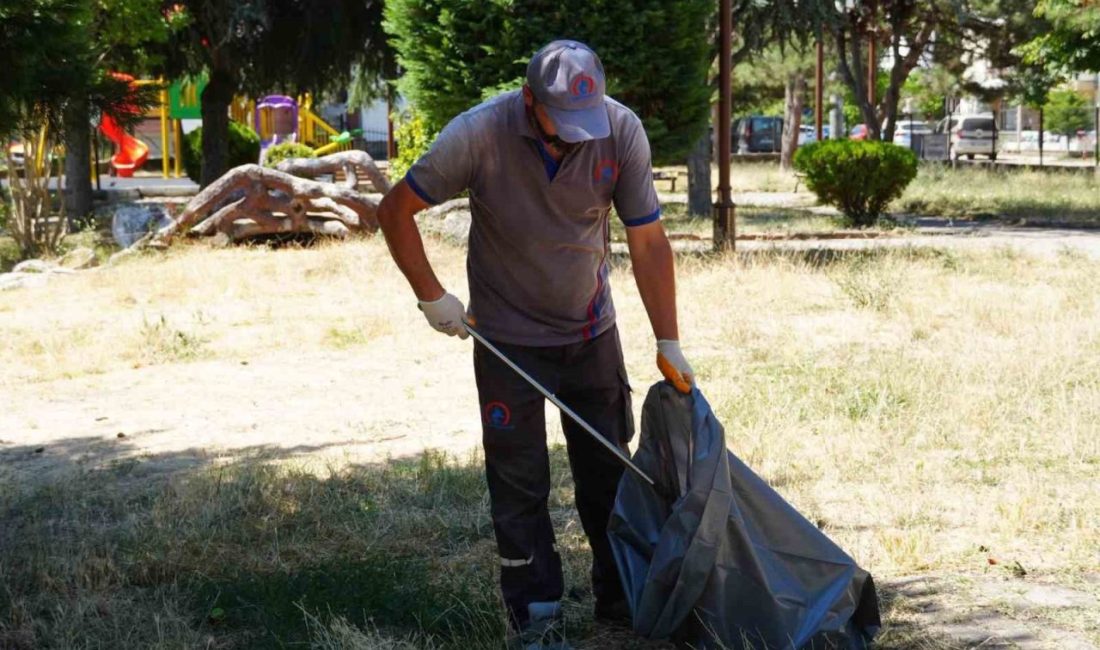 DÜZCE(İHA) – Düzce Belediyesi tarafından başlatılan temizlik kampanyası Cedidiye Mahallesi’nden