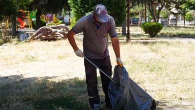DÜZCE(İHA) – Düzce Belediyesi tarafından başlatılan temizlik kampanyası Cedidiye Mahallesi’nden