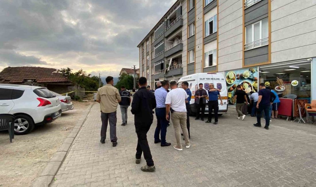 Sağlık merkezi önünde silahlı saldırıya uğrayan şahıs hayatını kaybetti Düzce’de sağlık merkezinin önünde silahlı saldırıya uğrayan bir kişi hayatını