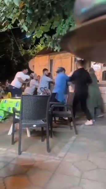 Sahilde kadınlar birbirine girdi Kocaeli’nin Gölcük ilçesinde sahilde kadınlar arasında kavga çıktı. O anlar