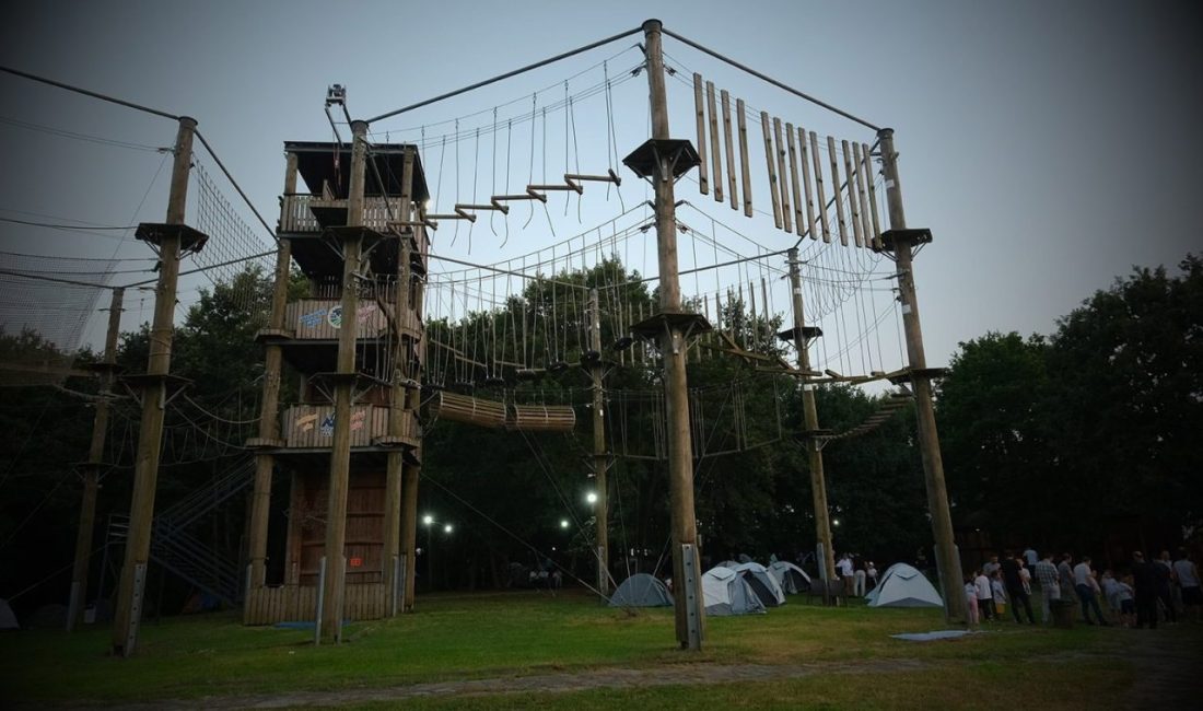 Sakarya Büyükşehir Gençlik Kampı’nda kayıtlar başlıyor Sakarya Büyükşehir Belediyesi, yaz etkinlikleri kapsamında Sakarya’nın gençlerini Macerapark’ta düzenlenecek