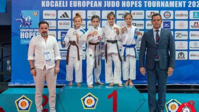 Sakarya Büyükşehir Belediyesi Spor Kulübü sporcuları çeşitli kategorilerde elde ettikleri