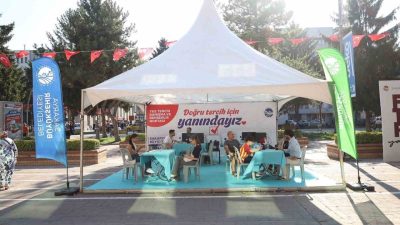 Sakarya Büyükşehir Belediyesi tarafından Yükseköğretim Kurumları Sınavı’na (YKS) giren öğrenciler