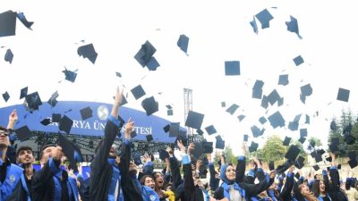 Sakarya Üniversitesi’nde 2024-2025 eğitim-öğretim yılı mezuniyet törenleri büyük bir coşku