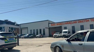 Sakarya’nın Kocaali ilçesinde satışını yaptıkları araçları, sahiplerine teslim etmedikleri iddia