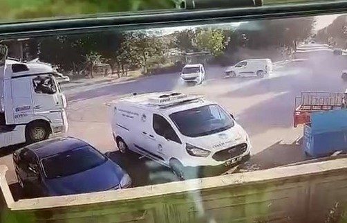 Sakarya’da düğün konvoyuna ceza yağdı Sakarya’nın Hendek ilçesinde düğün konvoyunda ana cadde üzerinde yolu keserek