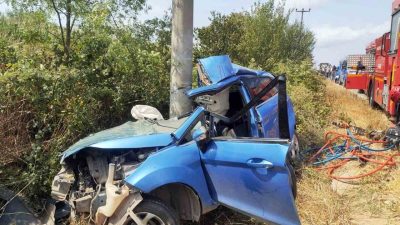 Sakarya’nın Söğütlü ilçesinde 14 yaşındaki çocuğun kullandığı otomobil beton direğe