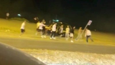 Sakarya’nın Karasu ilçesinde bir grup genç arasında çıkan ‘yan baktın’