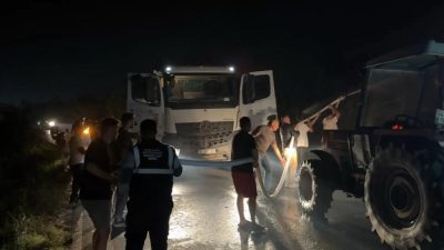 Sakarya’da Geyve-Pamukova ilçeleri arasında çıkan orman yangını tarım arazilerine sıçradı.