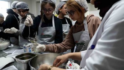 Sakarya Büyükşehir Belediyesi tarafından düzenlenen “SAMEK Lise Atölyeleri” kayıtları başladı.