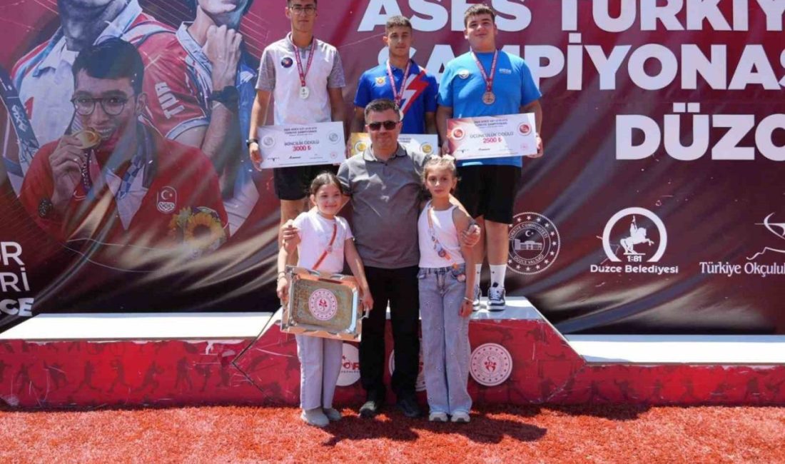 Şampiyonlar madalyaları ve ödüllerini aldı DÜZCE(İHA) –Düzce’nin ev sahipliğinde yapılan 2025 Ases U15, U18, U21