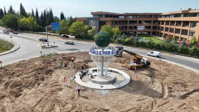 Sakarya Büyükşehir Belediyesi, Anadolu Otoyolu Sapanca Gişeleri Kavşağı’nda yürüttüğü peyzaj