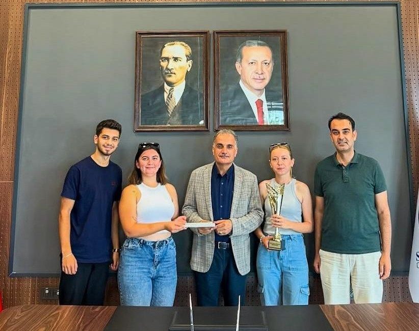 SAÜ’nün kano takımı Avrupa Şampiyonu oldu Sakarya Üniversitesi (SAÜ) Beton Kano Takımı, 2025 yılında düzenlenen uluslararası