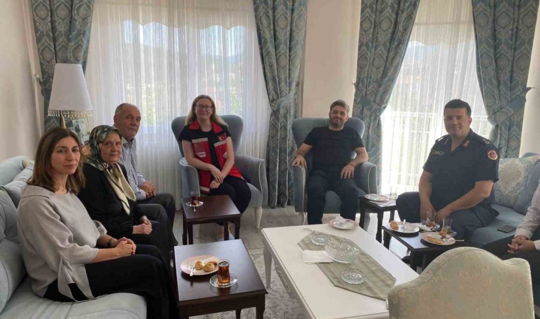 Şehit aileleri ve gaziler unutulmadı Bilecik Aile ve Sosyal Hizmetler İl Müdürü İlkay Türkoğlu ve