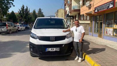 Kocaeli’de bir esnaf, bayiden aldığı sıfır aracın muayenesiz olduğunu trafikte