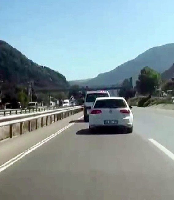 Sakarya’nın Taraklı ilçesinde çıkan orman yangınına müdahaleye giden arama kurtarma