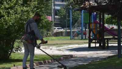 Söğüt Belediyesi Park ve Bahçeler Müdürlüğü ekipleri, ilçe genelinde yürüttükleri