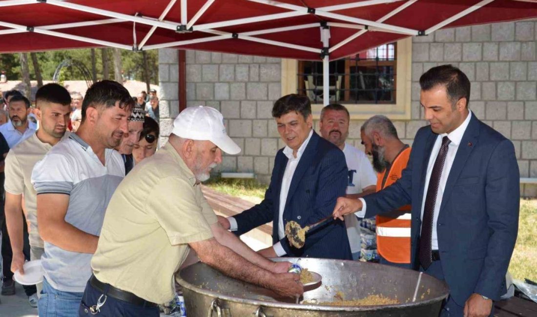 Söğüt’te “Şifalı Pilav” etkinliği yoğun katılımla gerçekleştirildi Bilecik’in Söğüt ilçesinde yüzyıllardır süregelen geleneklerden biri olan “Şifalı Pilav”