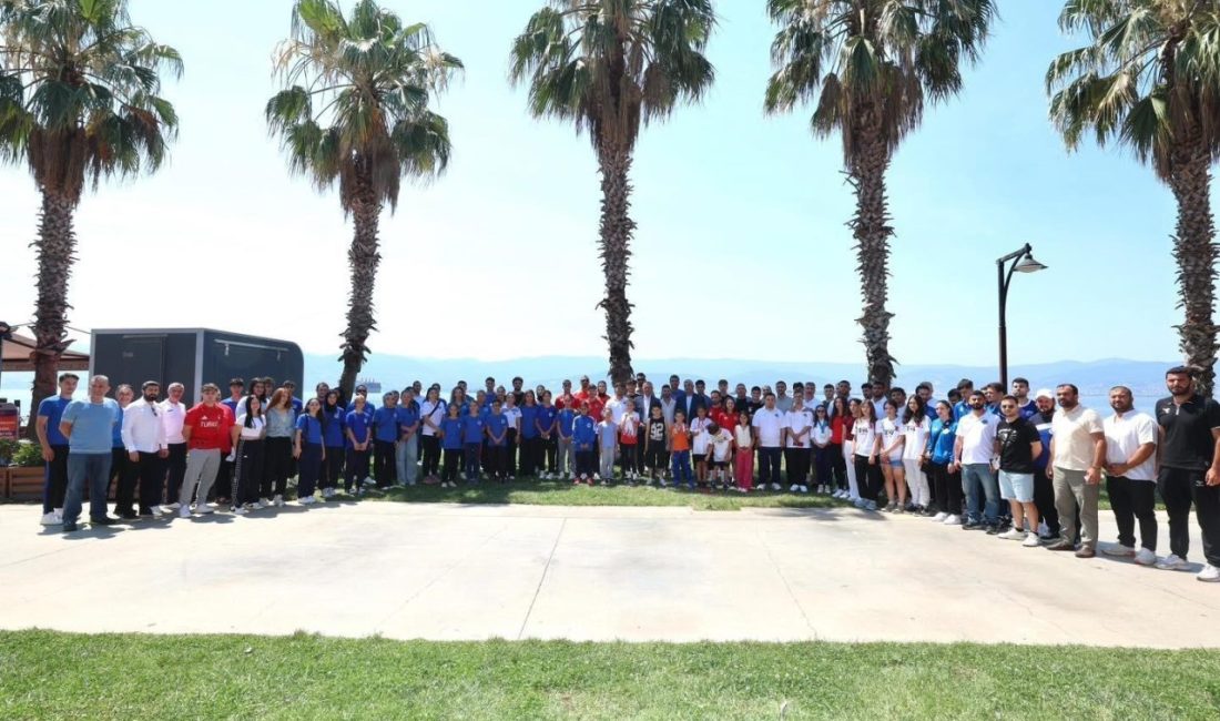 Kocaeli Büyükşehir Belediye Başkanı Tahir Büyükakın, sporculara dil öğreniminden kişisel