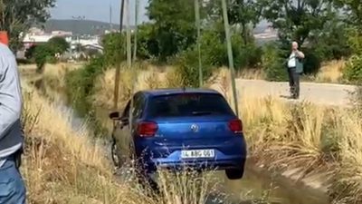 Bolu’da gece saatlerinde sulama kanalına uçan otomobil, sabah saatlerinde bulunduğu