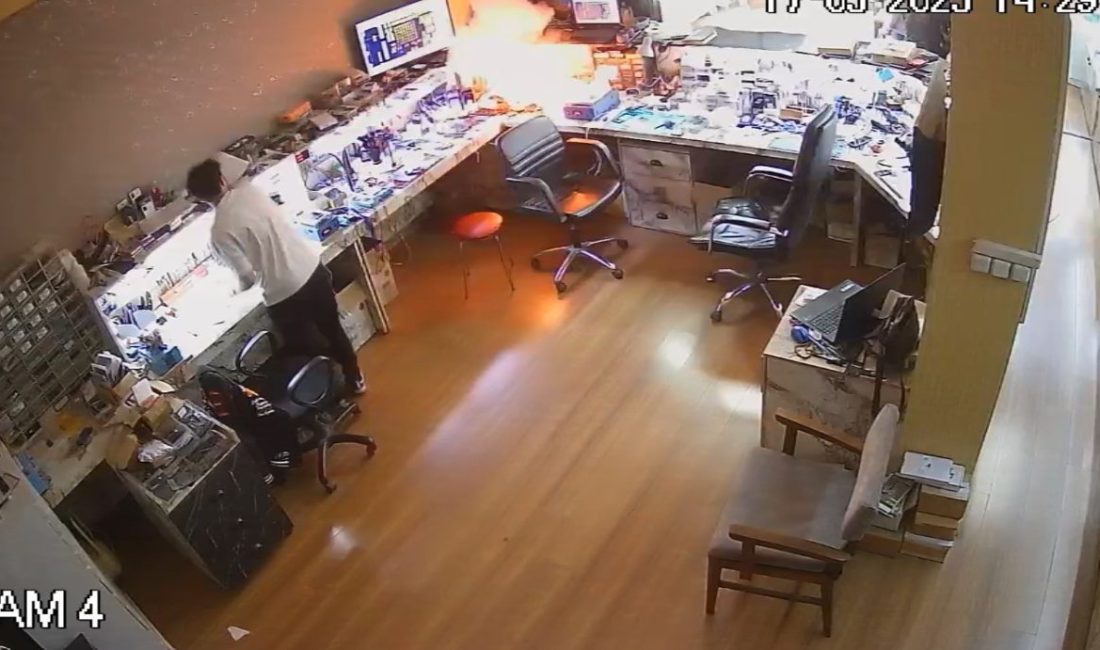 Kastamonu’da teknik servise tamir için getirilen cep telefonunun bataryası, işlem