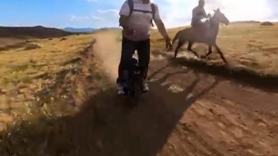 Yalova’da yaşayan tek teker elektrikli araç kullanıcısı Resul Bağcı, gezmek