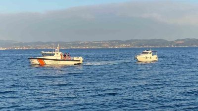 Kocaeli’nin Darıca ilçesinde arızalanan tekneden denize düşen şahsı kurtarmaya çalışırken
