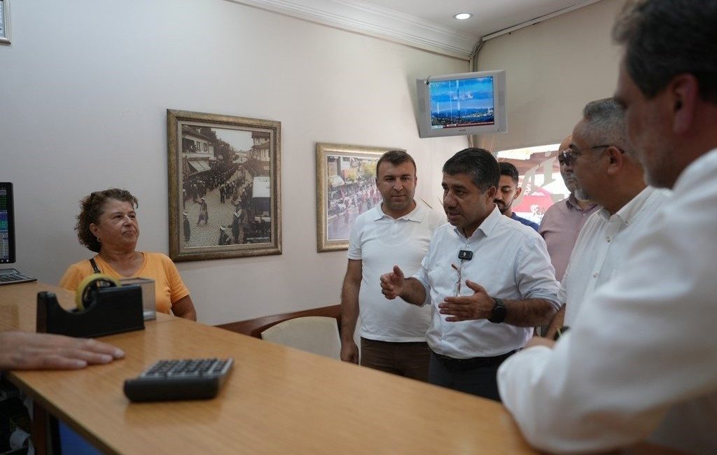 Temiz Düzce için sahaya indiler Düzce Belediyesi Temizlik İşleri Müdürlüğü tarafından başlatılan ve şehir genelinde