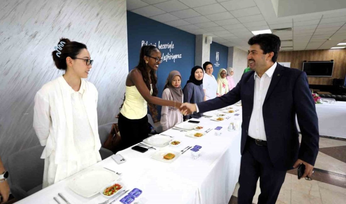 Yunus Emre Enstitüsü’nün 12 farklı ülkedeki merkezlerinde kendi istekleriyle Türkçe