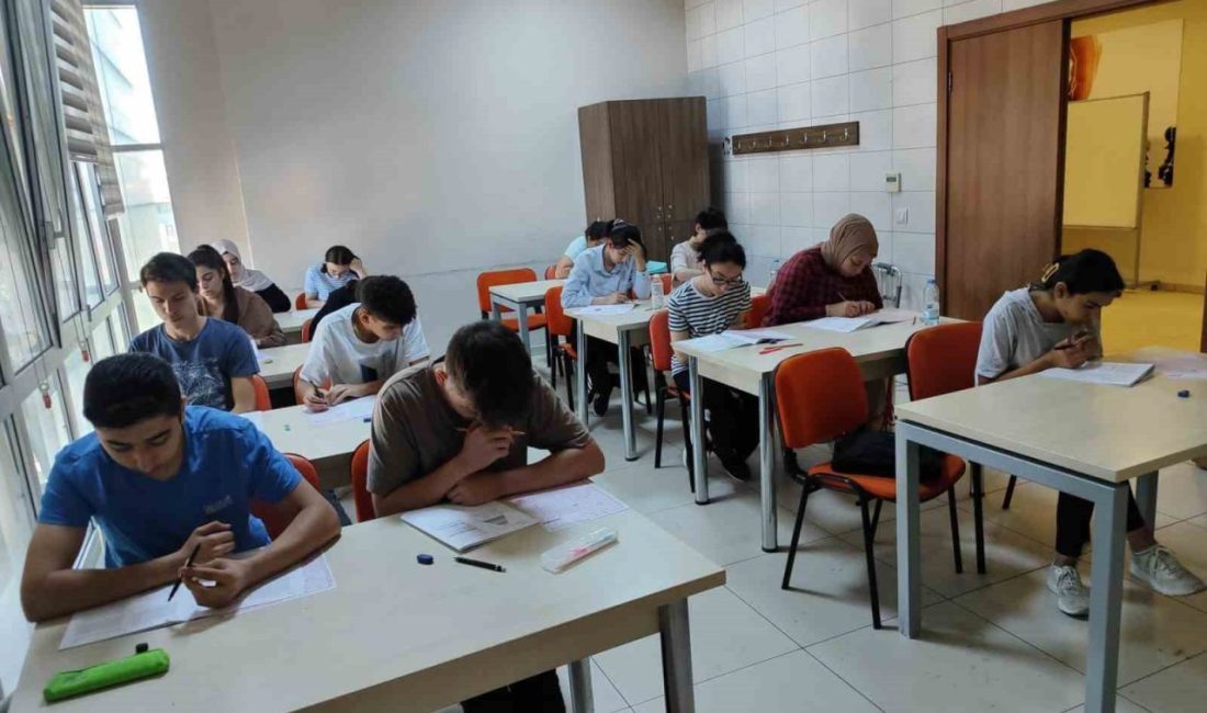 Üniversite hayali kuran gençlere Darıca Belediyesi’nden destek Darıca Belediyesi’nin üniversiteye hazırlanan öğrencilere katkıda bulunmak amacıyla düzenlediği ücretsiz