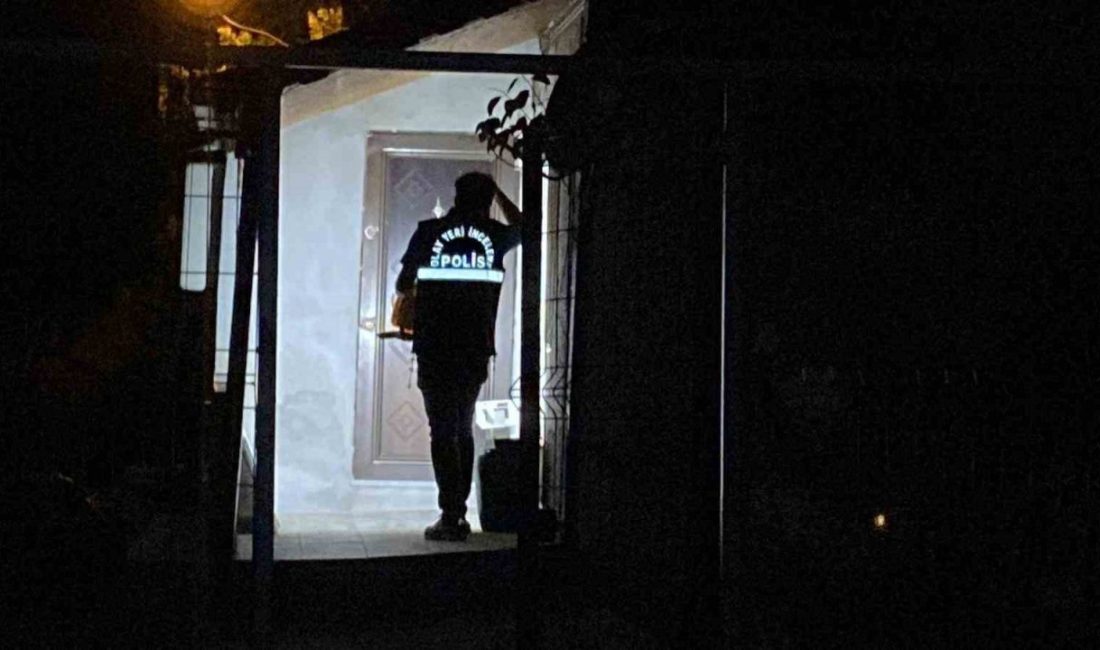 Üvey oğlunu göğsünden bıçakladı Kocaeli’nin Kartepe ilçesinde bir kişi, tartıştığı üvey oğlunu göğsünden bıçaklayarak